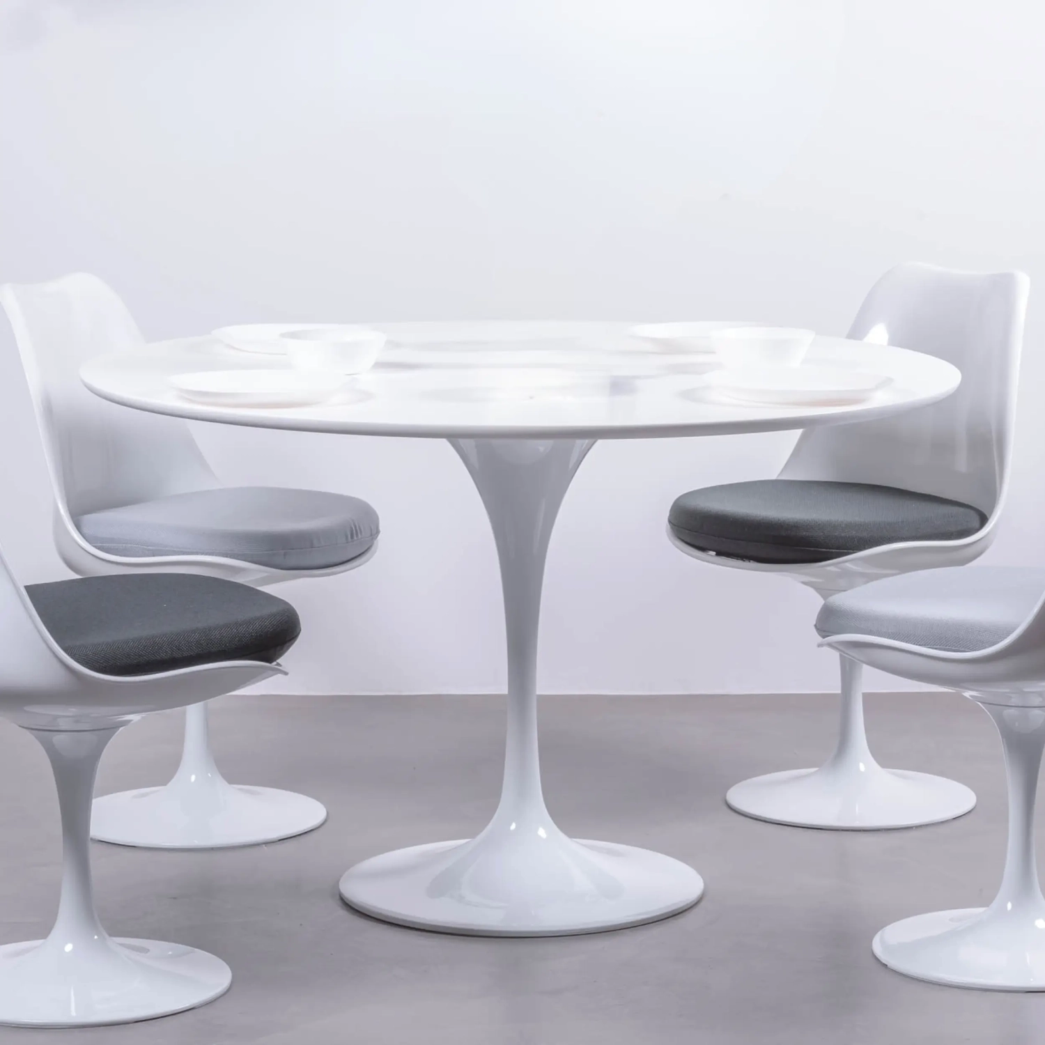 Inspirační Tulipánový jídelní stůl 120 cm - design nábytku