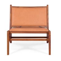 Cadeirão Compass estofado em madeira e couro - Mueble Design