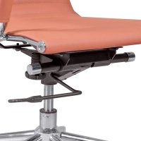 Kontorsstol med lågt ryggstöd | Modern design i konstläder och förkromat stål