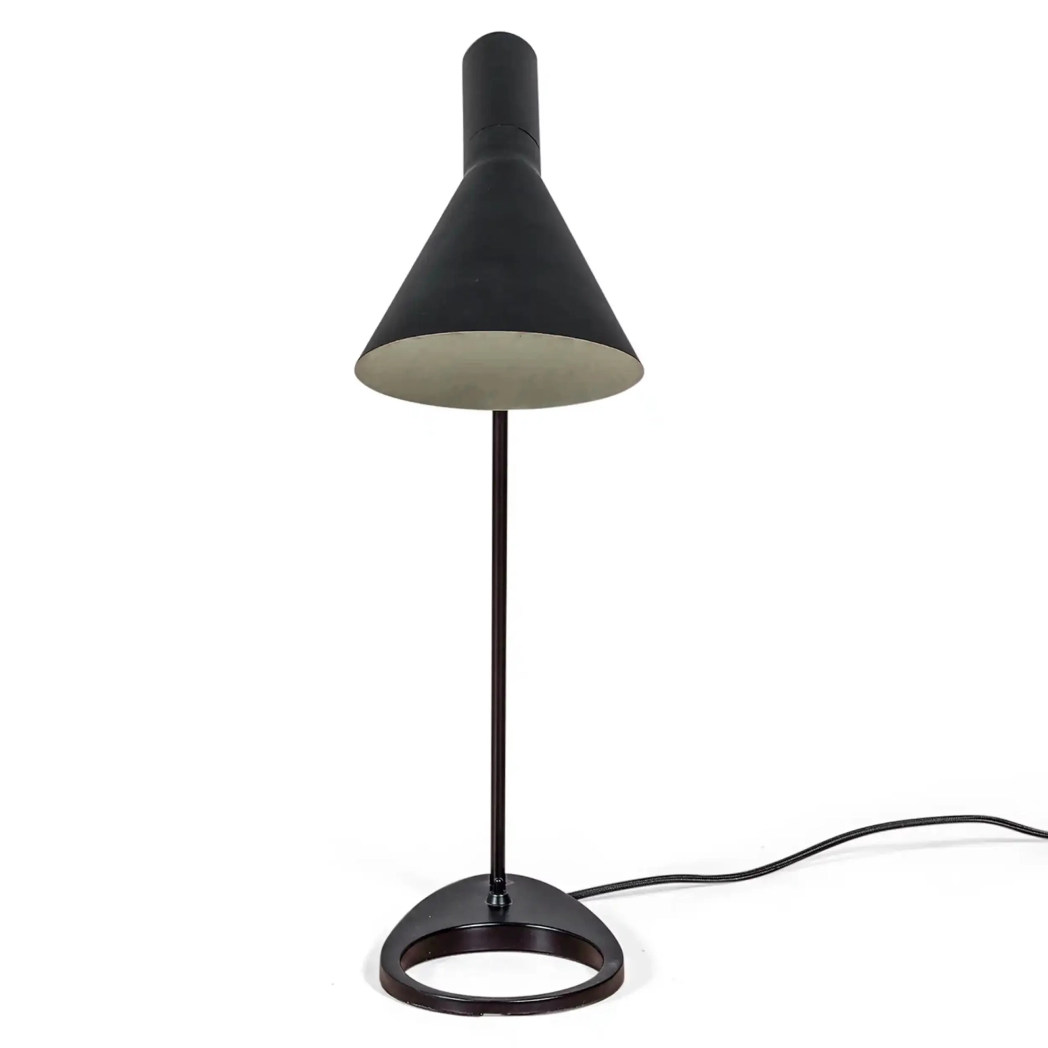 Jhon Tischleuchte | Arne Jacobsen inspiriertes Design aus Stahl