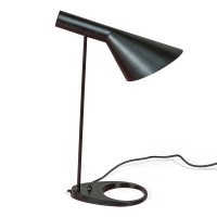 Lampada da tavolo Jhon | Design ispirato ad Arne Jacobsen in acciaio