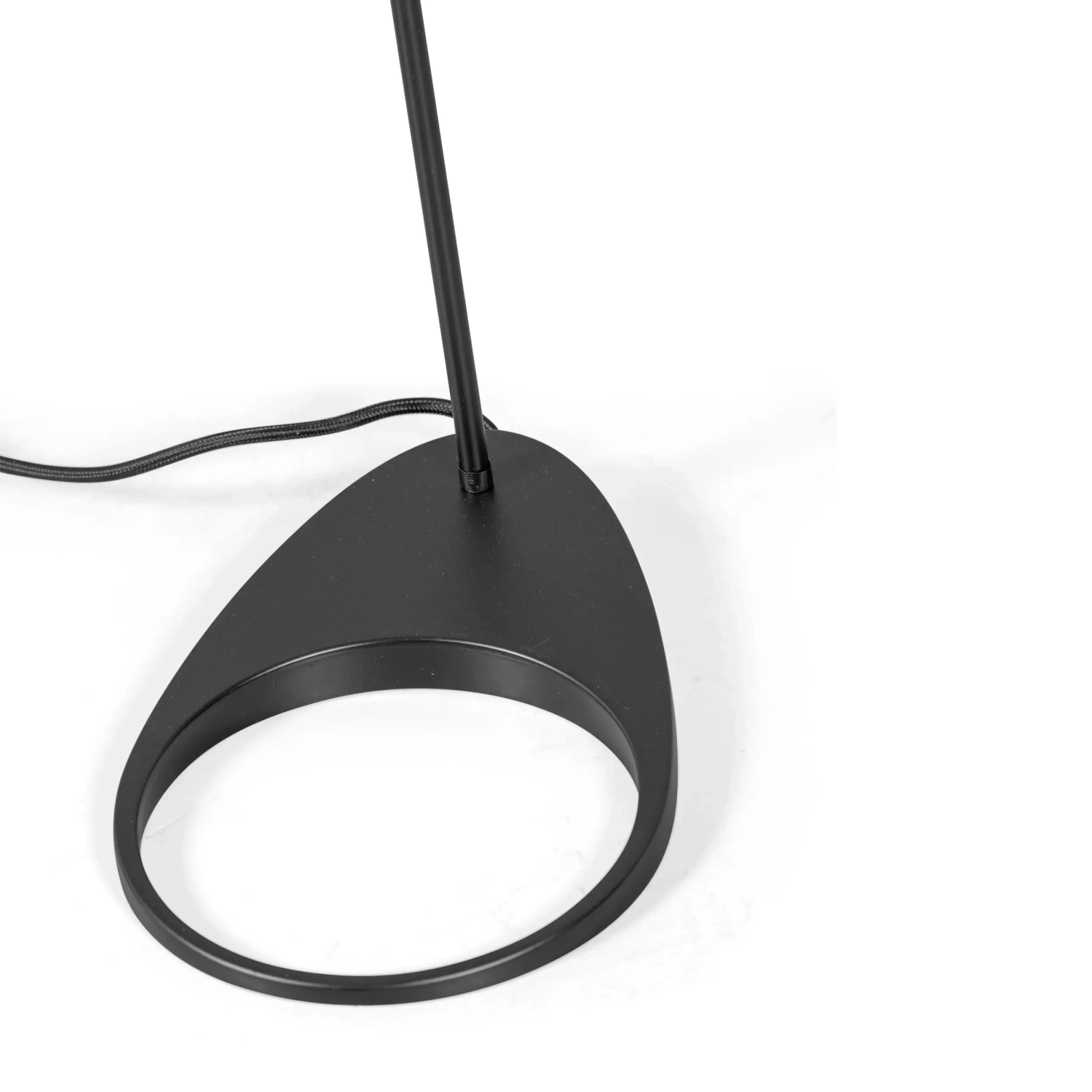Lámpara de pie Jhon | Diseño inspirado en Arne Jacobsen en acero