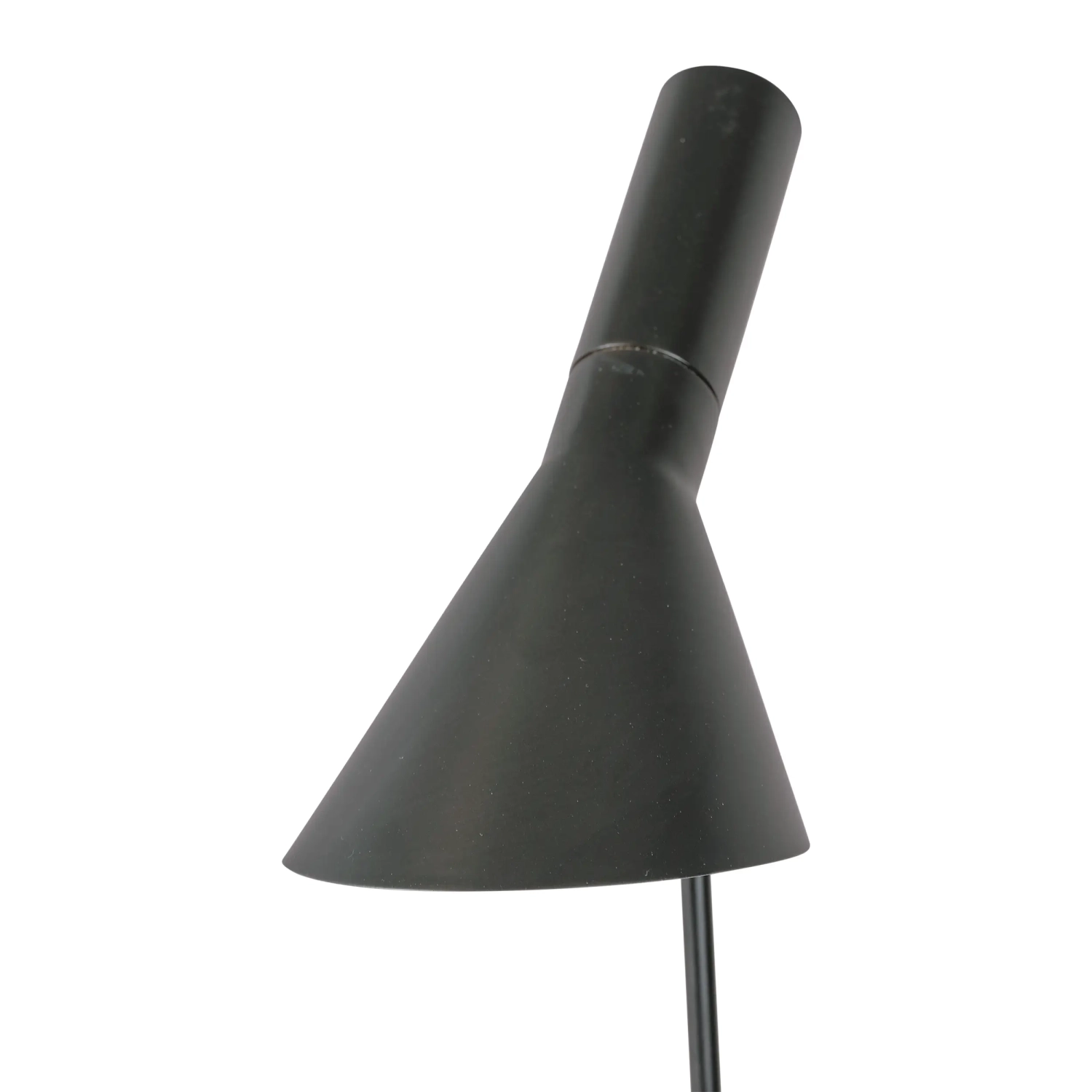 Stojací lampa Jhon | Design inspirovaný Arne Jacobsenem z oceli