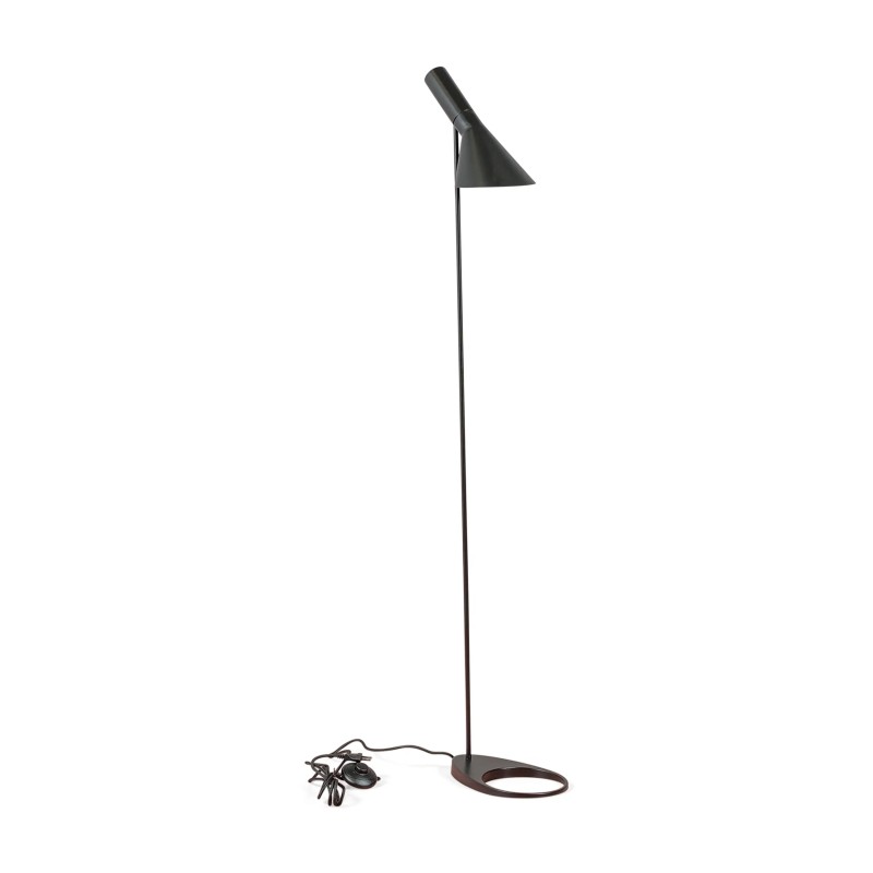 Lampada da terra Jhon | Design ispirato ad Arne Jacobsen in acciaio