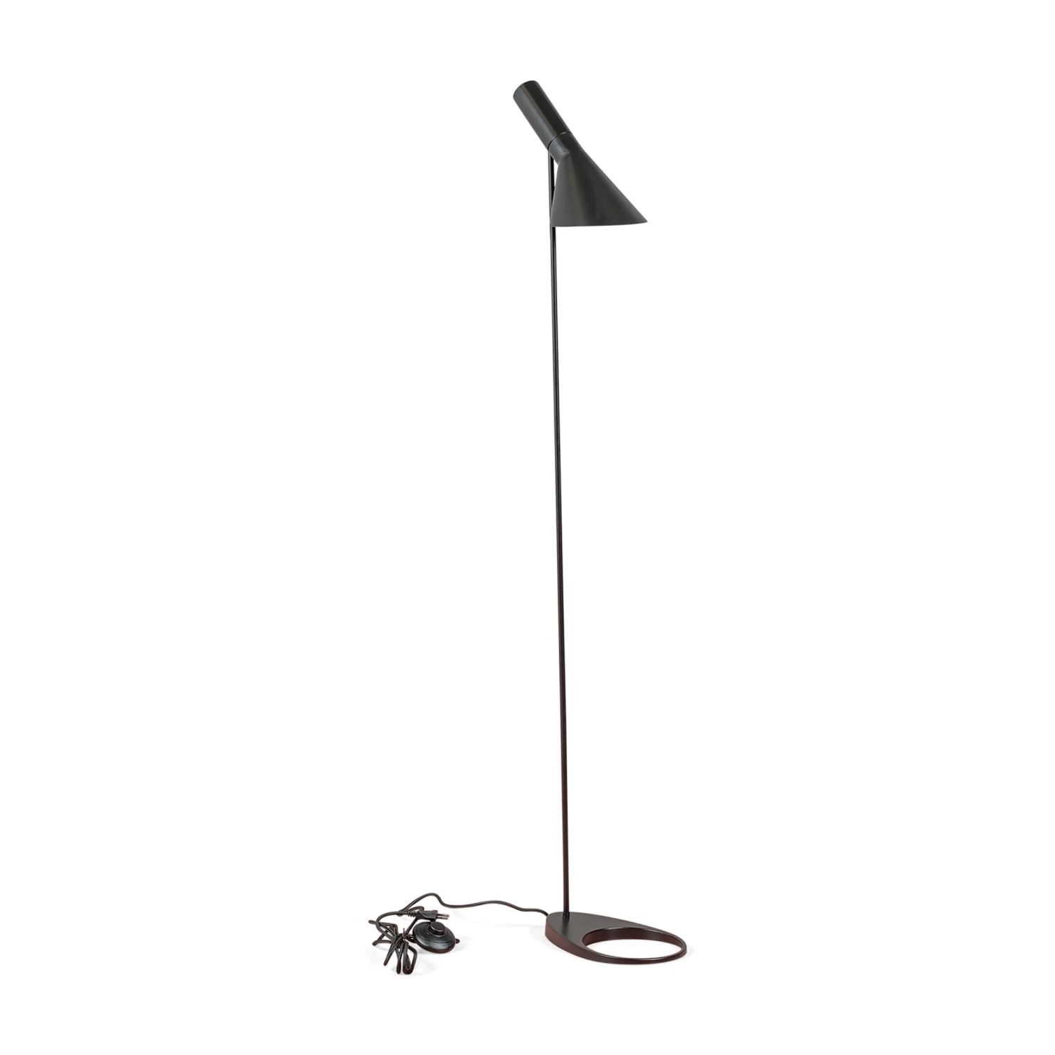 Stojací lampa Jhon | Design inspirovaný Arne Jacobsenem z oceli