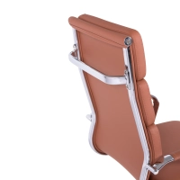 Cadeira de escritório em pele italiana com encosto alto e design elegante