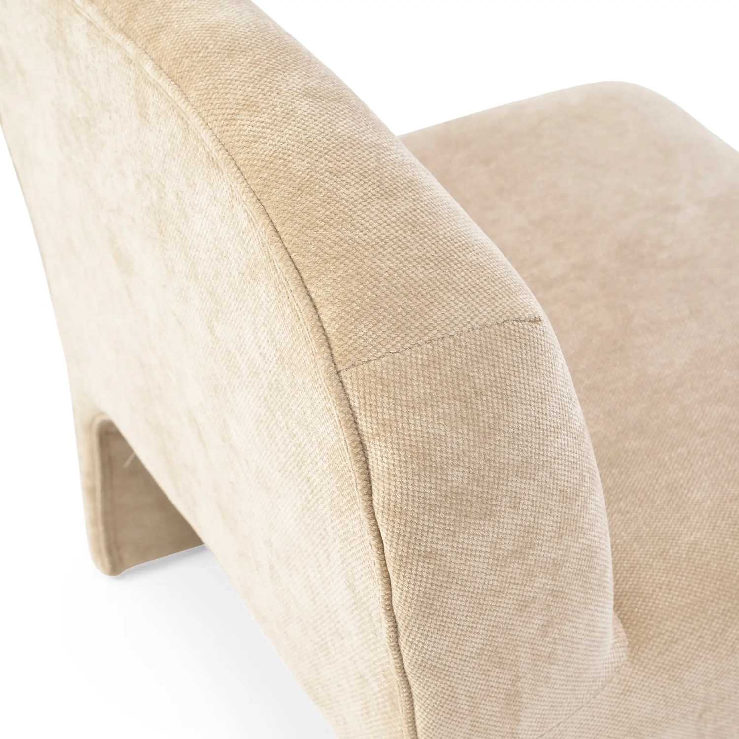 Poltrona imbottita di design Basel, stile minimalista e confortevole