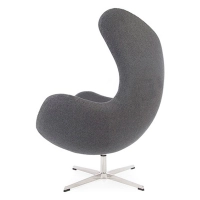 Replica Egg Chair com Apoio para os Pés da designer Arne Jacobsen