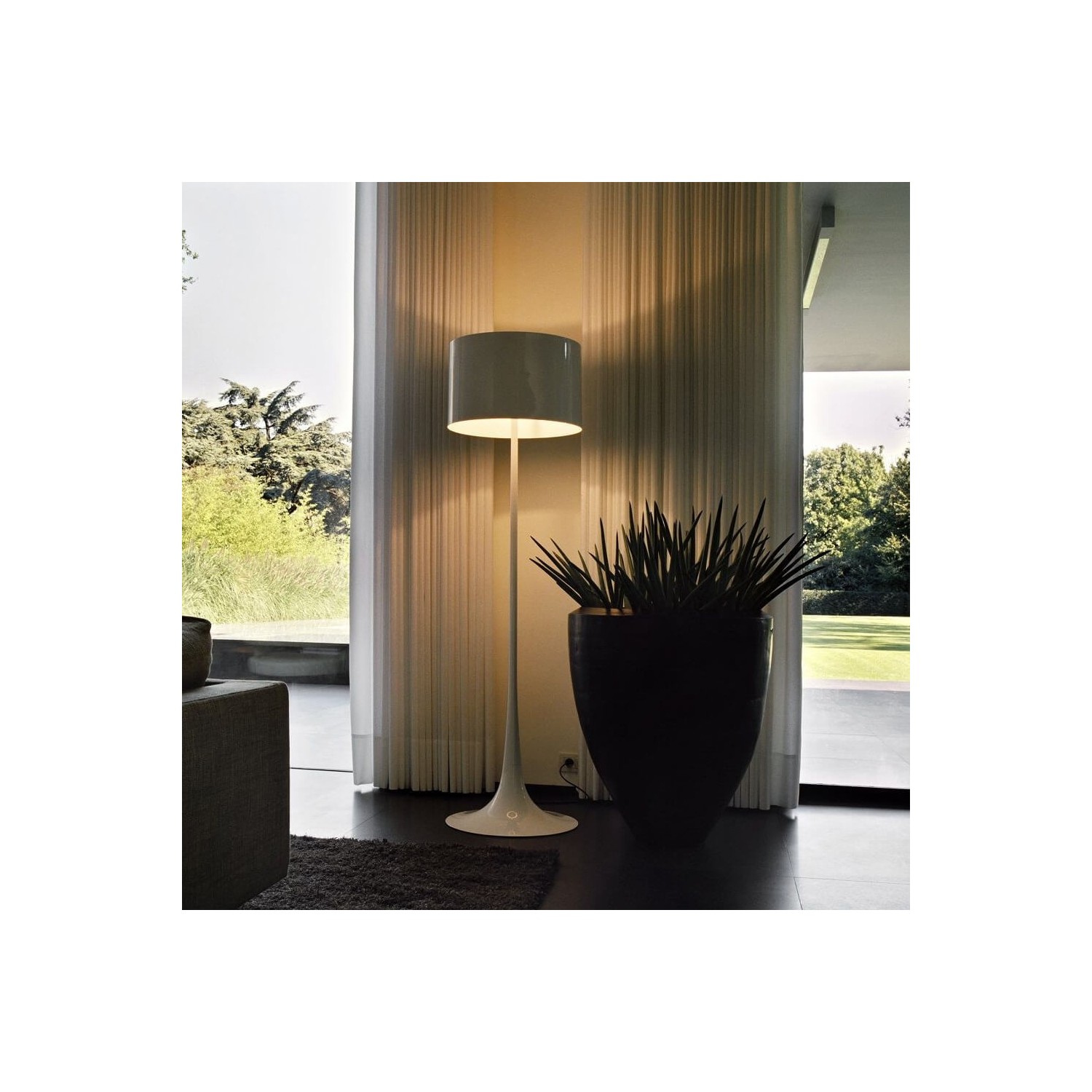 Replika stojací lampy Spun Light