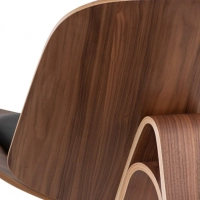 Replika židle Shell Ch07 z ořechového dřeva