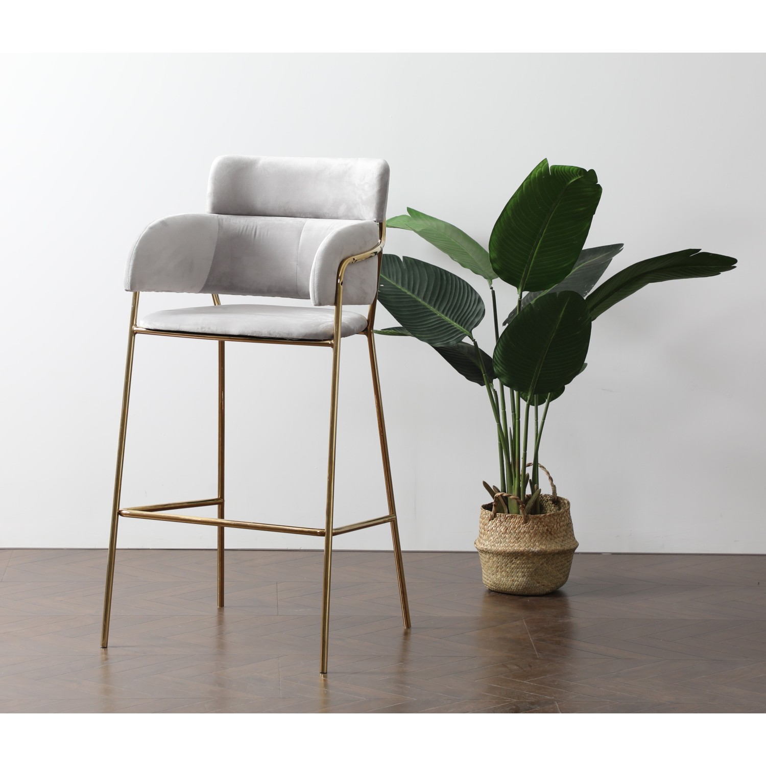 Sgabello alto imbottito con gambe dorate