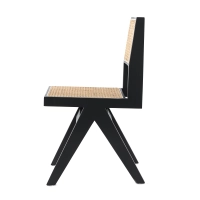 Nachbildung des Chandigarh-Stuhls des Designers Pierre Jeanneret 