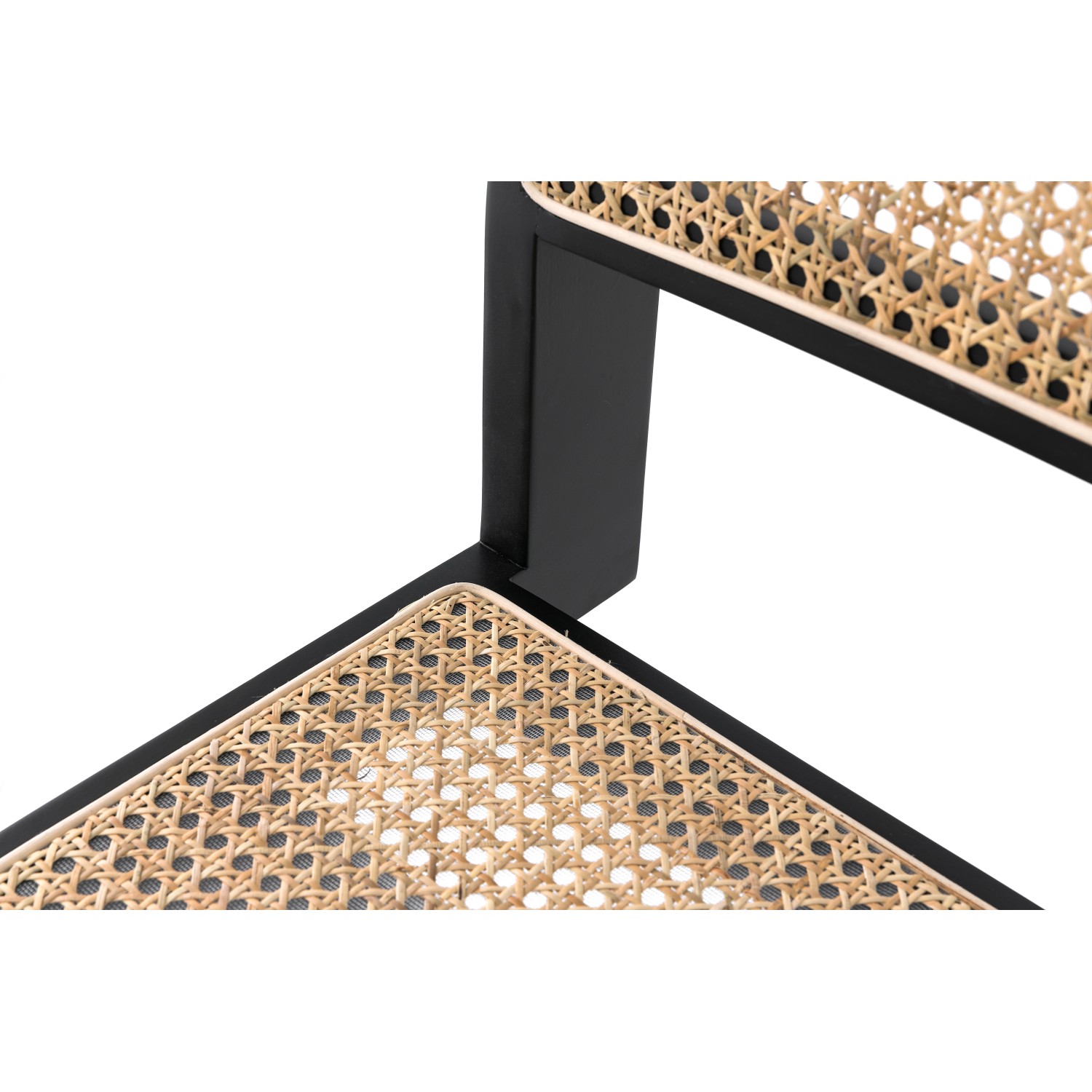 Réplica da cadeira Chandigarh pelo designer Pierre Jeanneret 